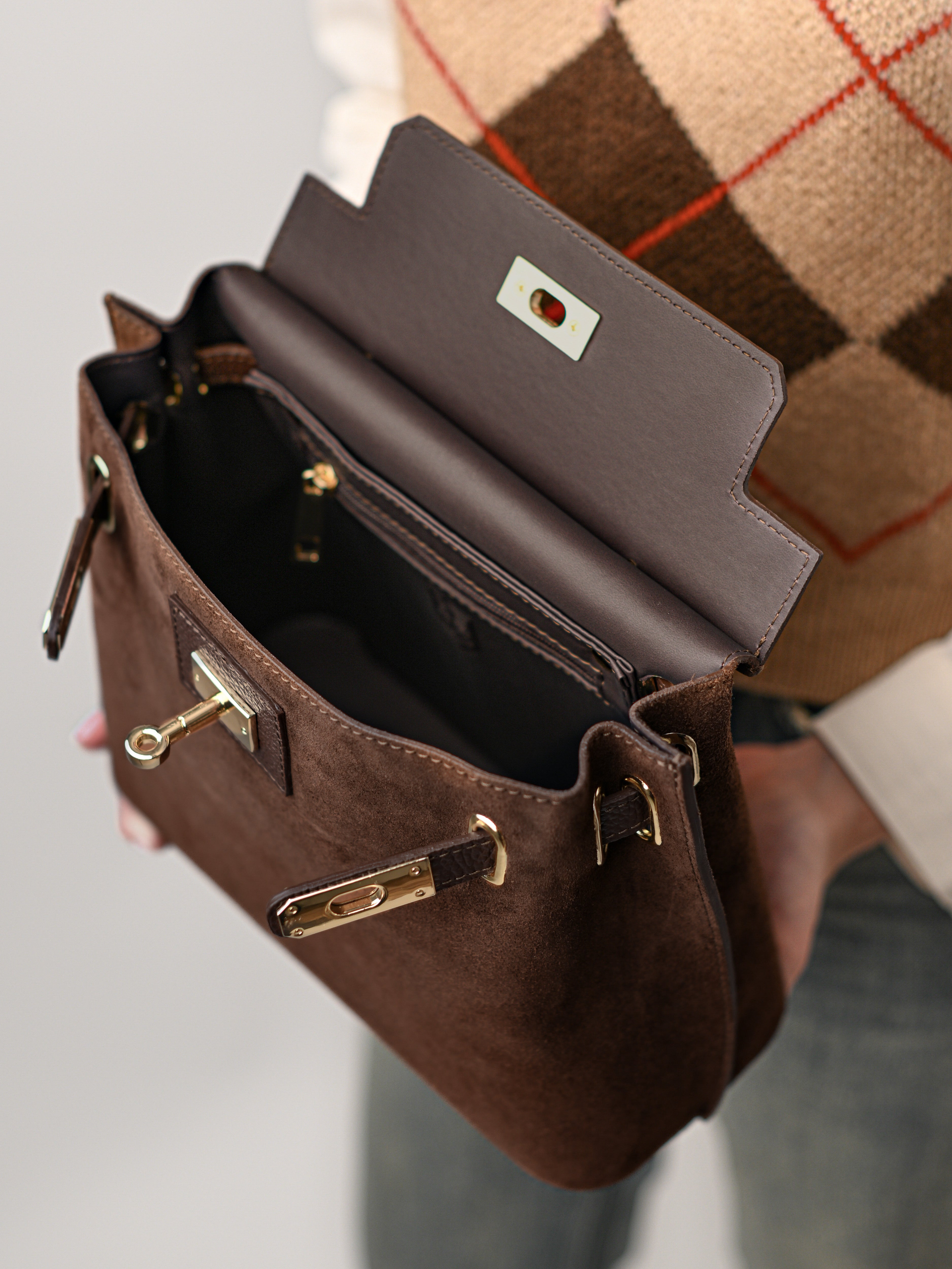 MIA VELUR CIOCOLATĂ NEAGRĂ