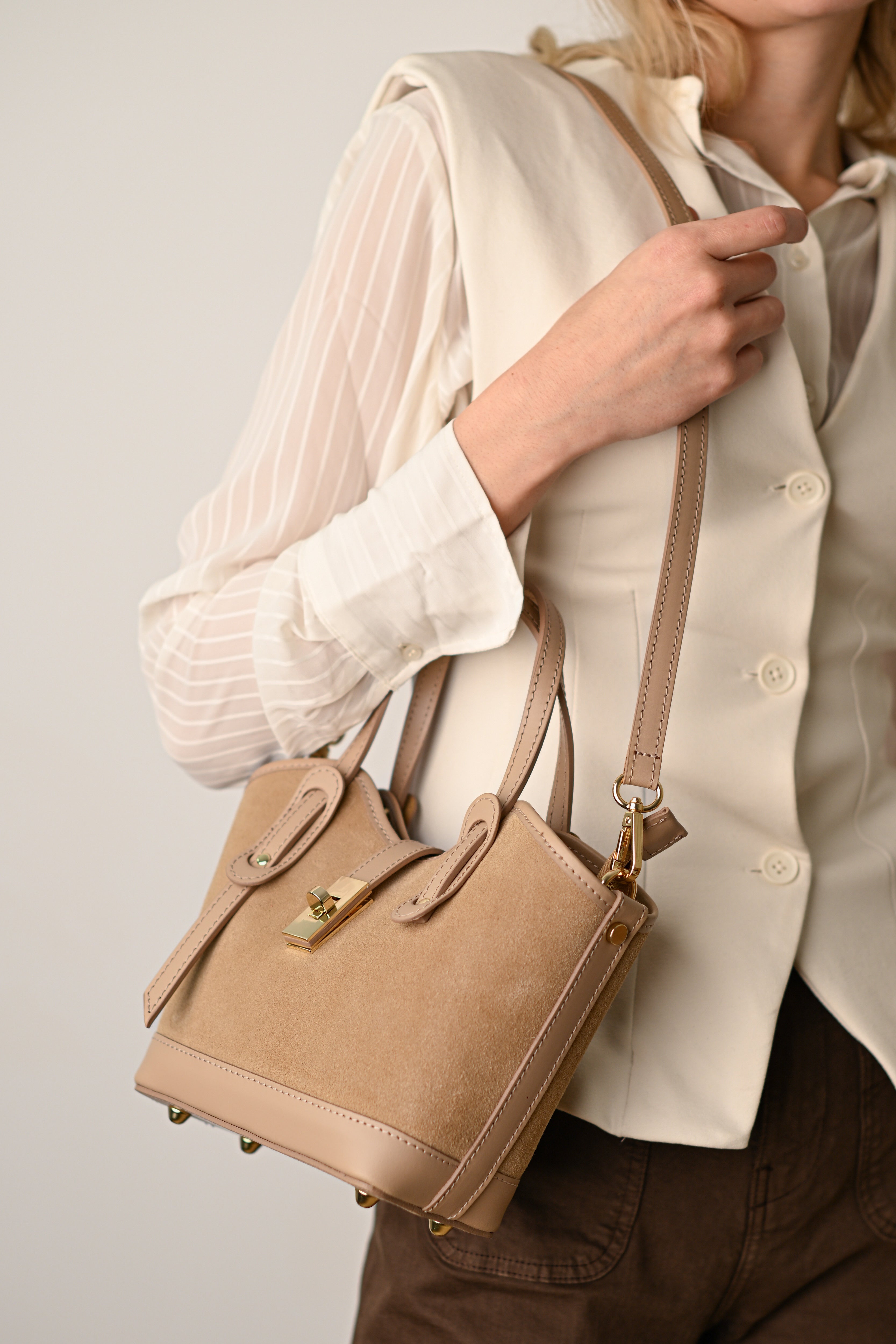 VANESSA MINI, BEJ DESCHIS, PIELE NATURALĂ VELUR ȘI NETEDĂ.