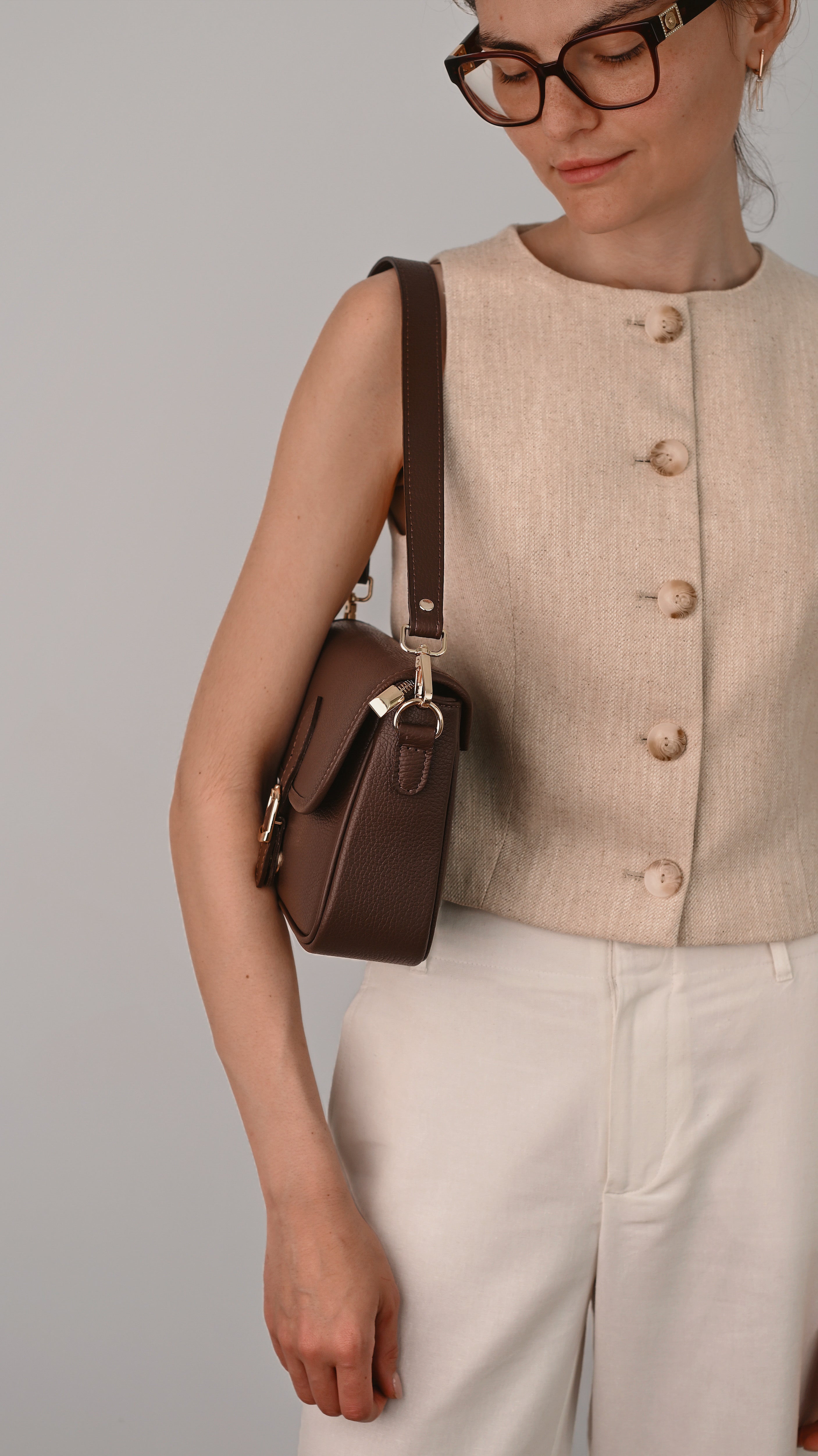 MILENA CHOCOLATE BROWN **ULTIMELE BUCĂȚI**