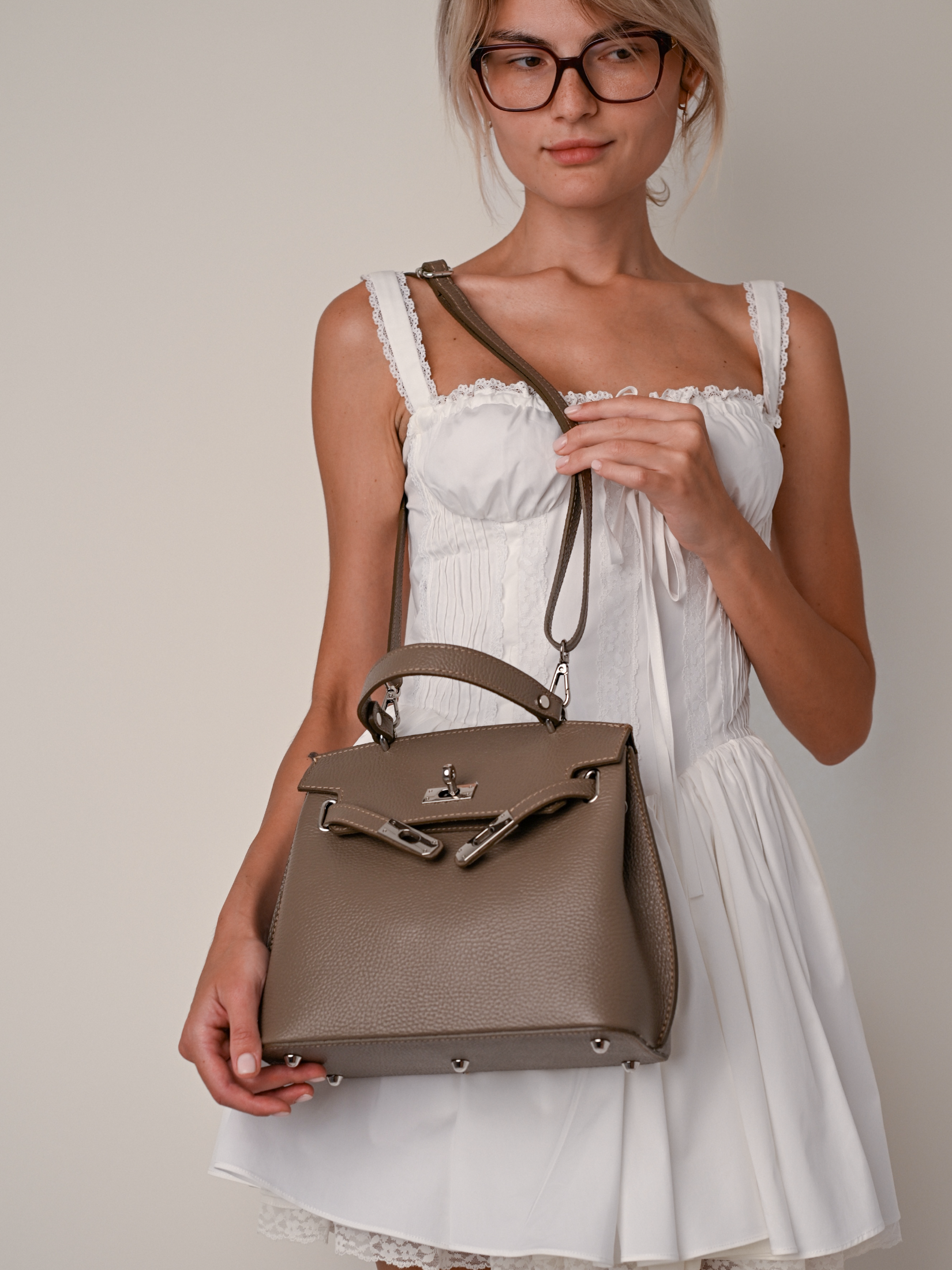 MIA TAUPE, ACCESORII ARGINTII, PIELE NATURALĂ.