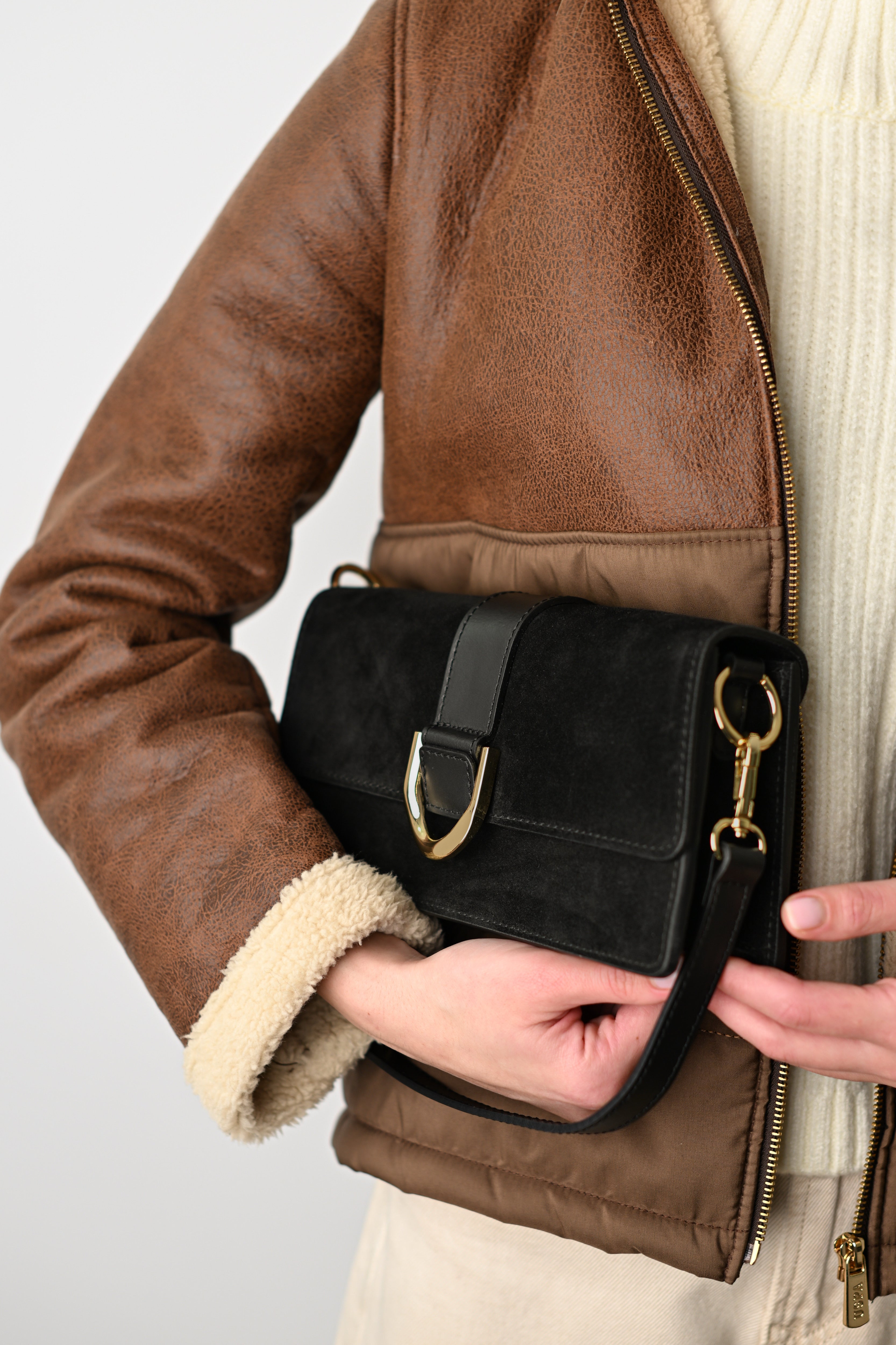 ALEXIA NEAGRĂ, VELUR, PIELE NATURALĂ..