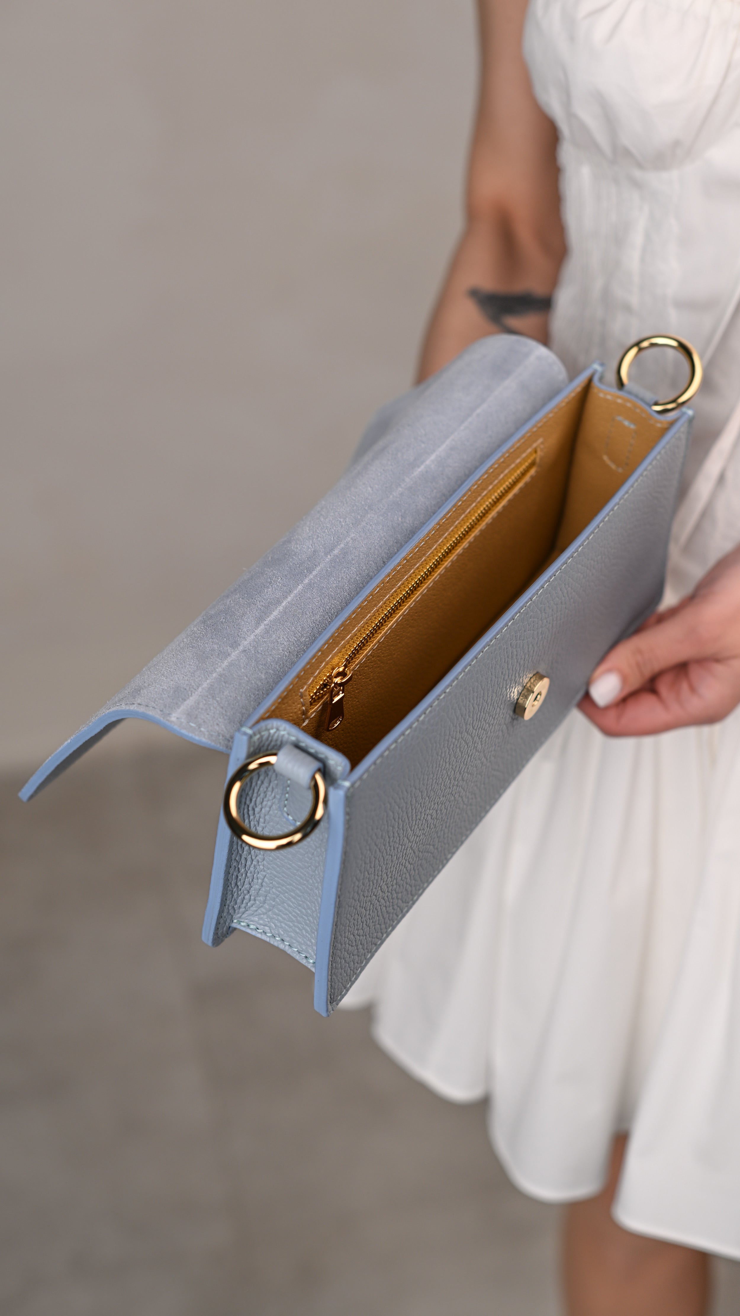 ALEXIA BABY BLUE, PIELE NATURALĂ.