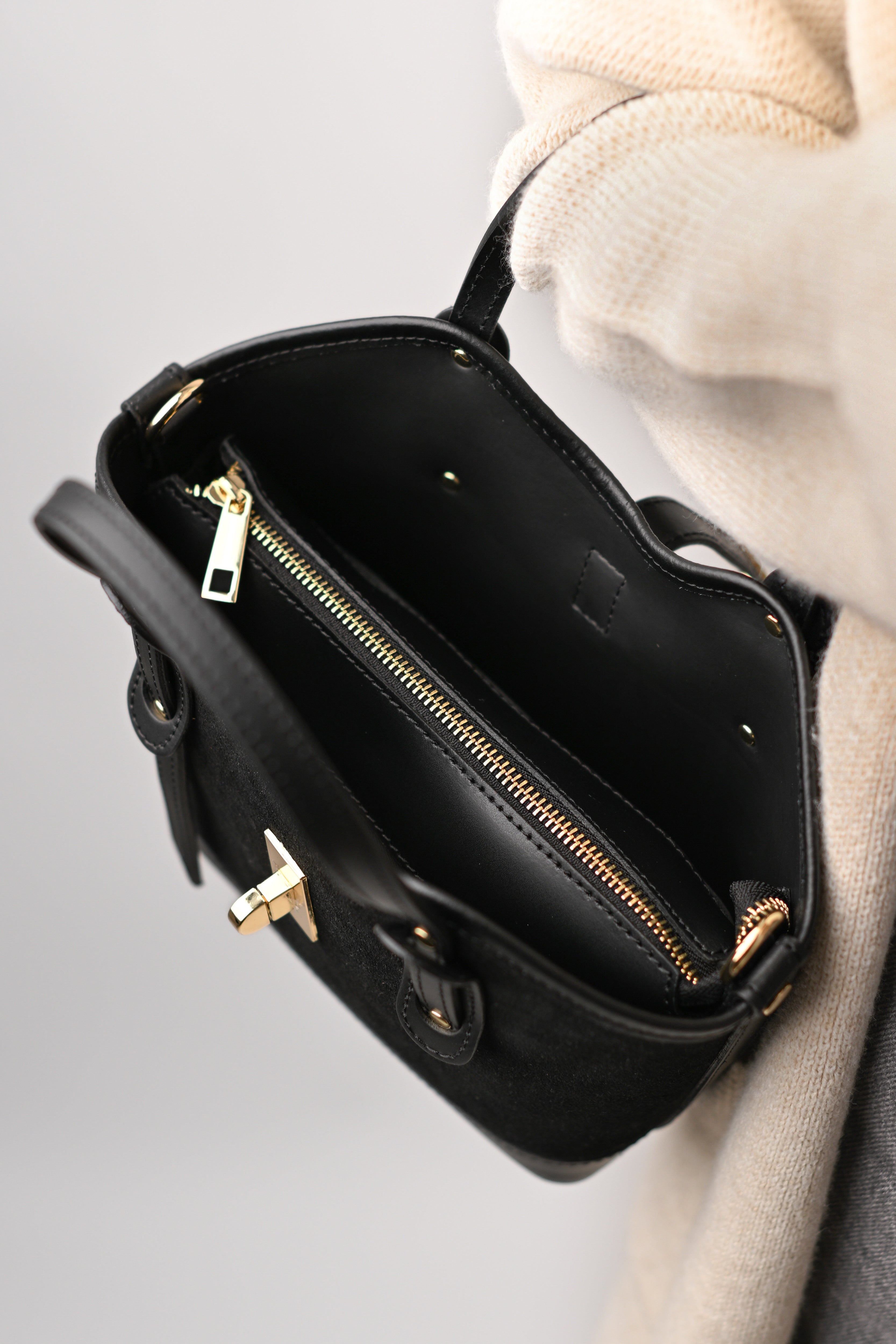 VANESSA MINI NEAGRĂ